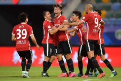 国安惨败风波：池忠国状态引热议，舆论争议中球员如何应对